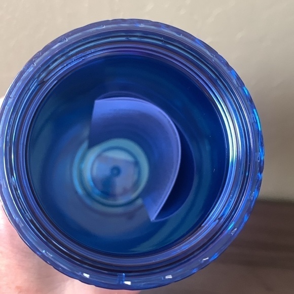 Starbucks 2022 Winter Blue Irridescent Twist 16oz Coffee Tumbler Mug NWT - Picture 7 of 8